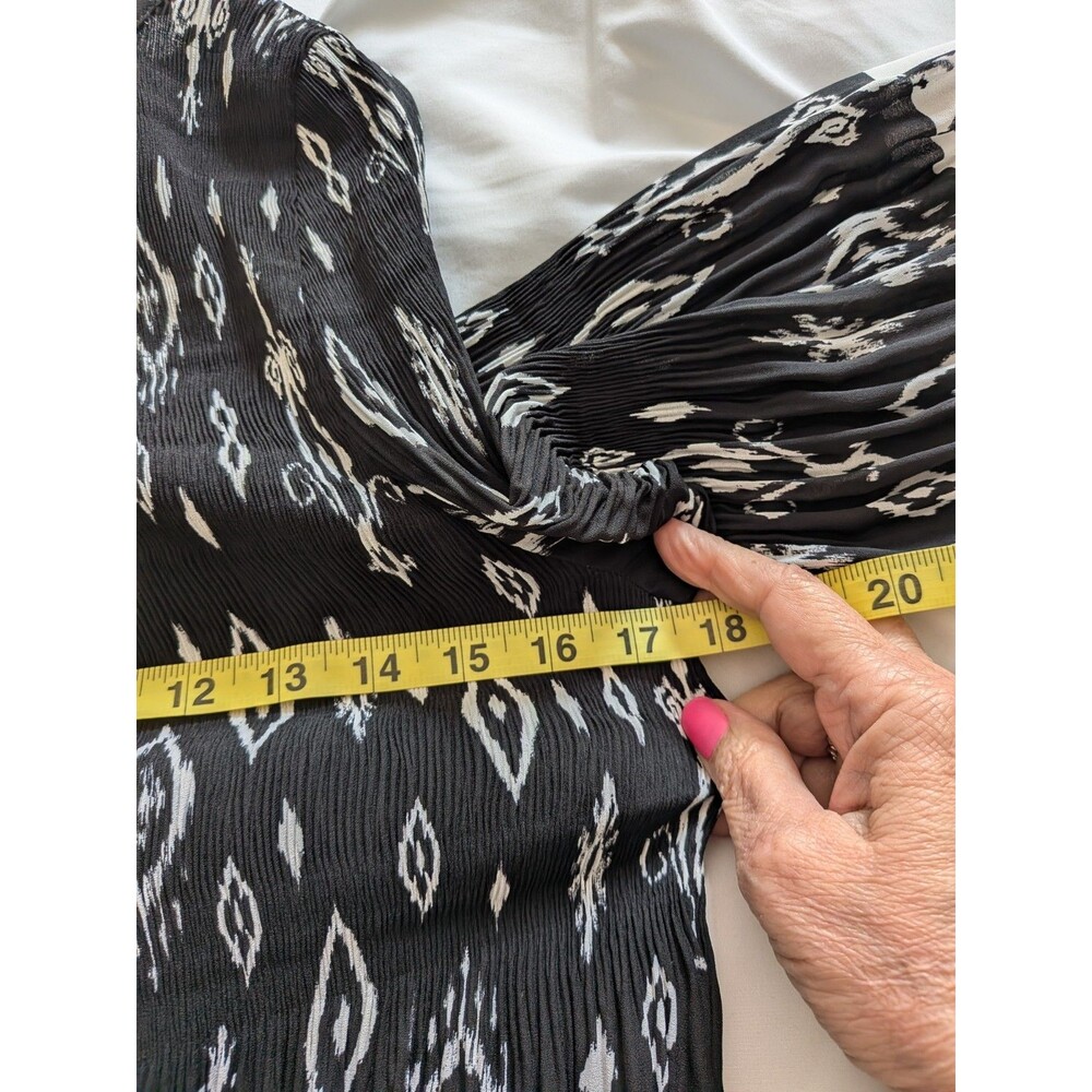 Floral & Ivy Boho Pleated Blouse Women's PL Black White Geo Print Slimming Top - Picture 12 of 13